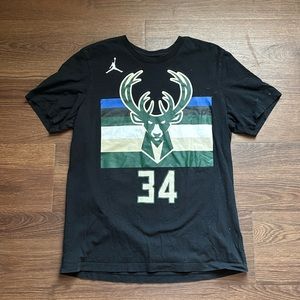 Nike Milwuakee Bucks/Giannis Antetokounmpo T-Shirt